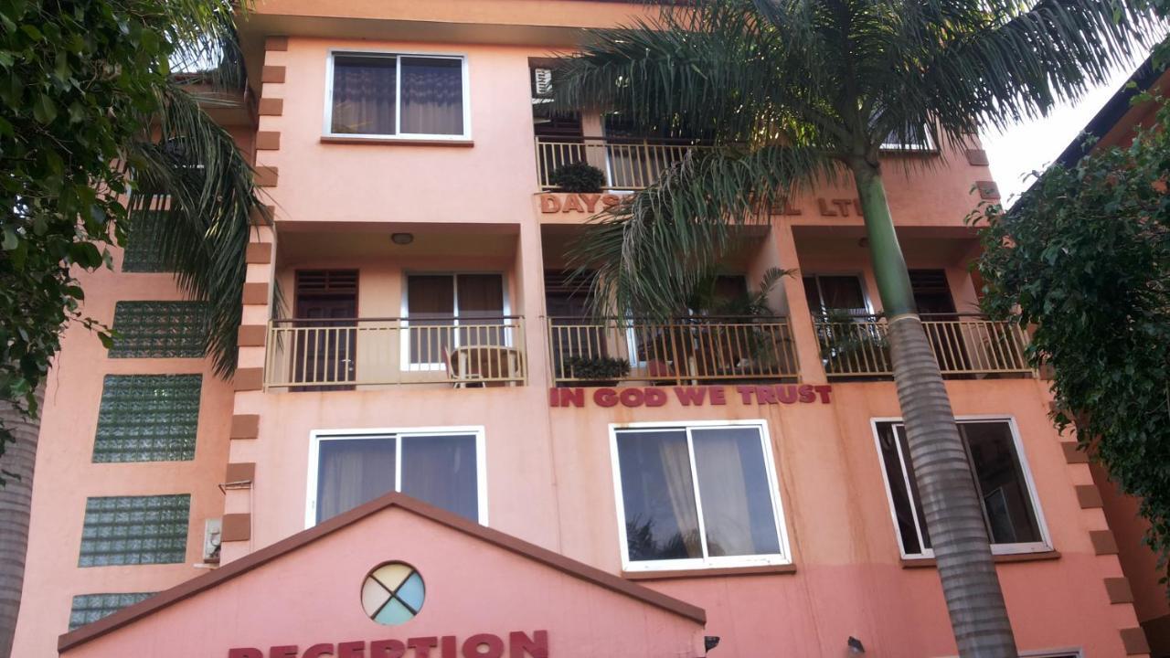 Daysinn Hotel Lira Extérieur photo