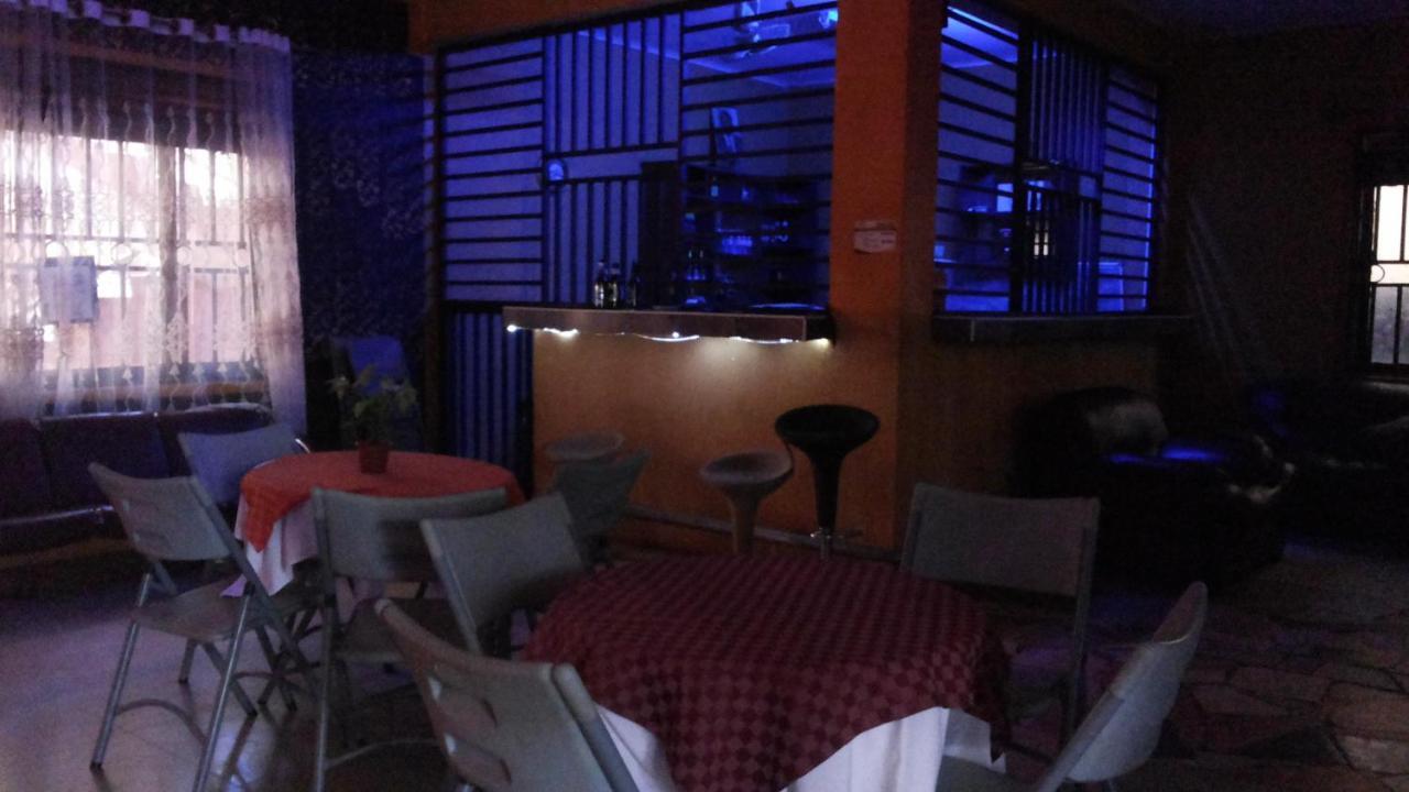 Daysinn Hotel Lira Extérieur photo