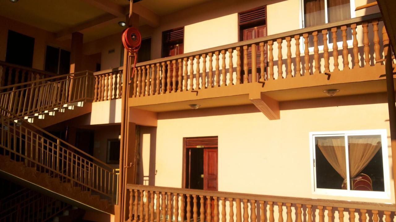 Daysinn Hotel Lira Extérieur photo