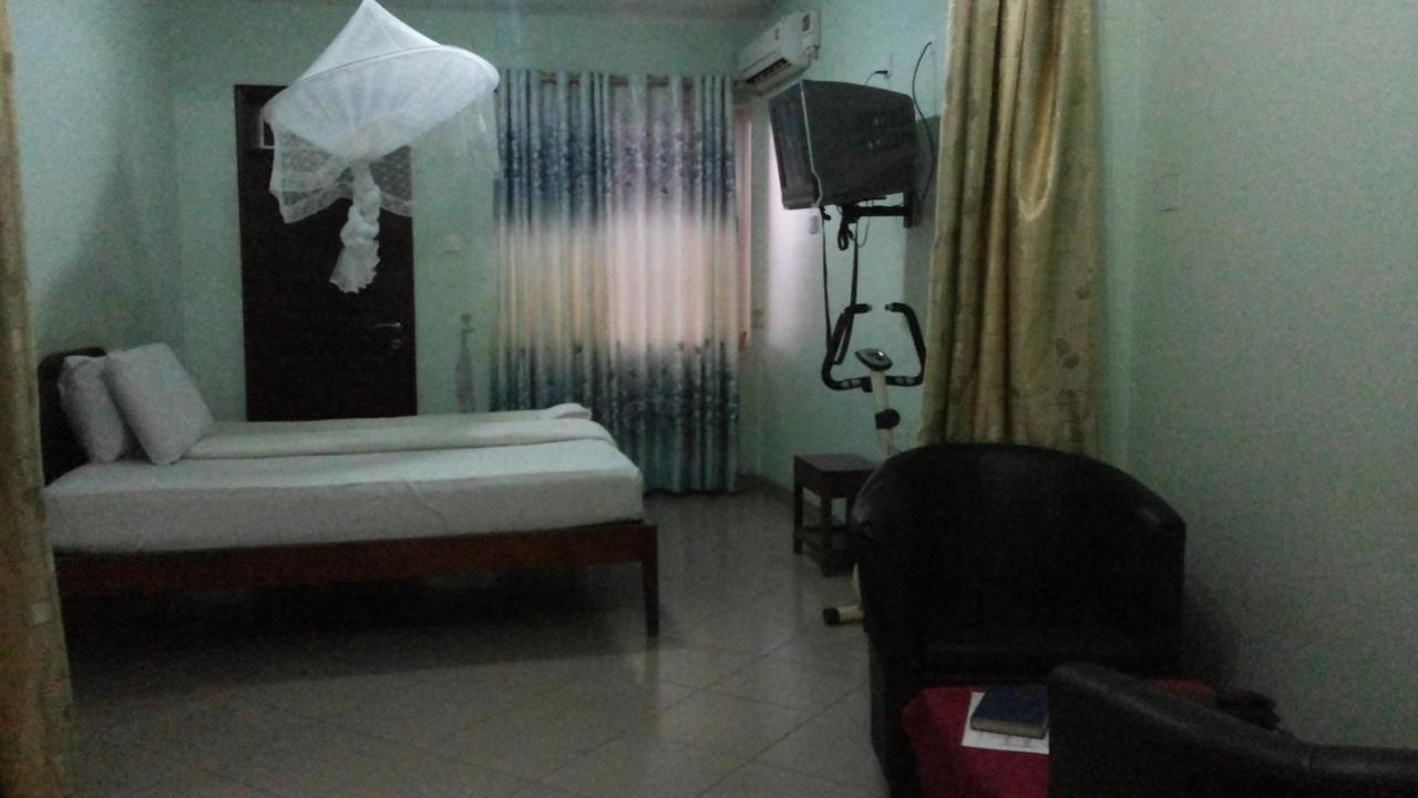 Daysinn Hotel Lira Extérieur photo
