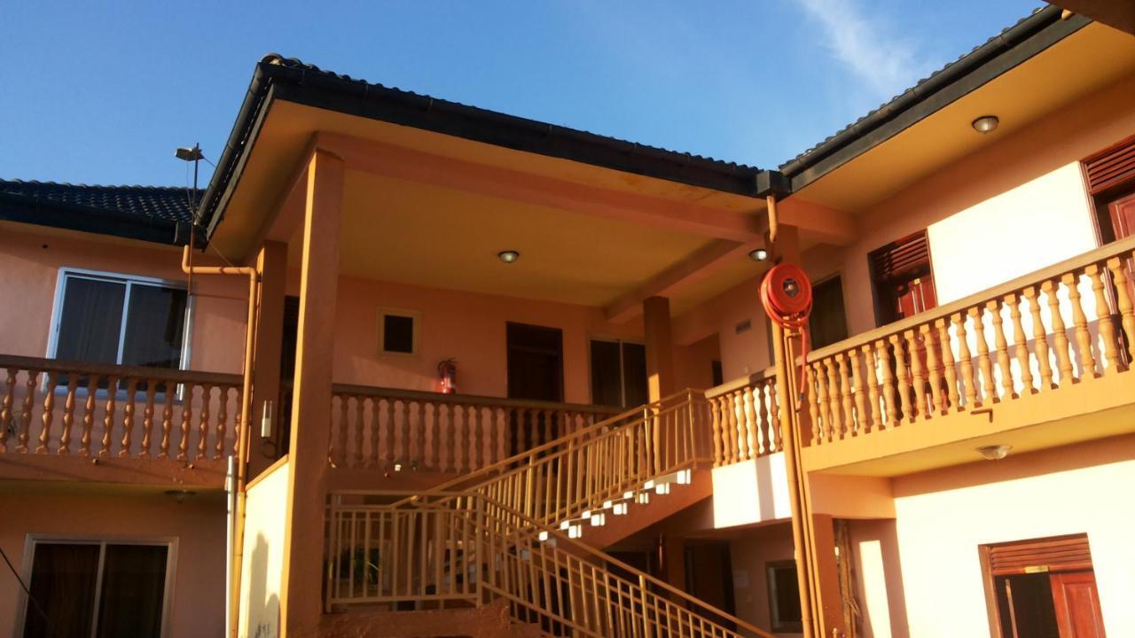 Daysinn Hotel Lira Extérieur photo