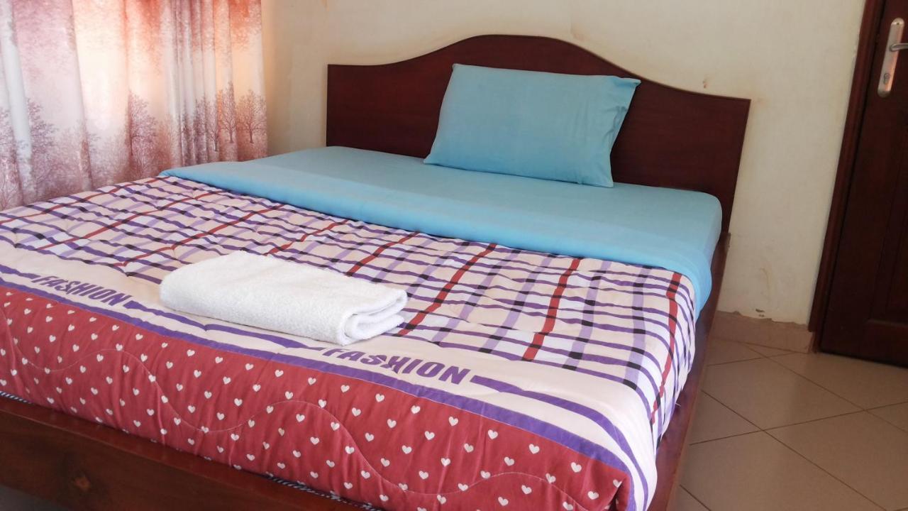 Daysinn Hotel Lira Extérieur photo